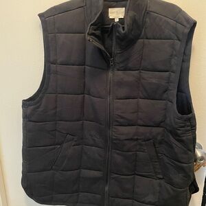 Lou & Grey Black Puffer Vest with Stand-Up Collar and Quilted Design